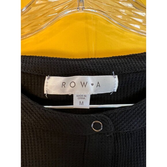 Row A Cropped Henley Knit Top Womens M Black Long Sleeve Pullover Casual NWT - Picture 3 of 5